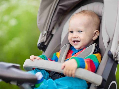 Bimbi nel passeggino: da che mese e fino a che età.